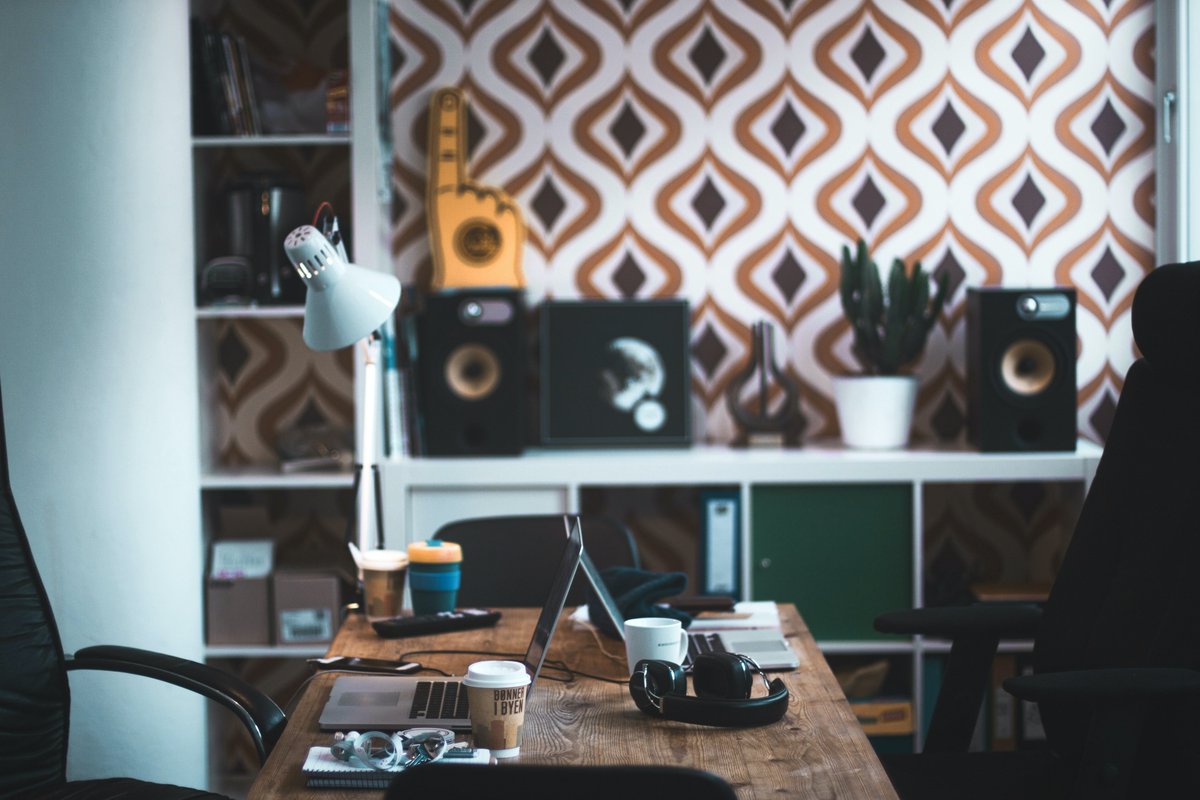 prjctspcs's tweet image. Living and working alongside your housemates isn’t easy, but it can be done! #remotework #workfromhomestruggles #inthistogether

projectspac.es/post/tips-on-w…