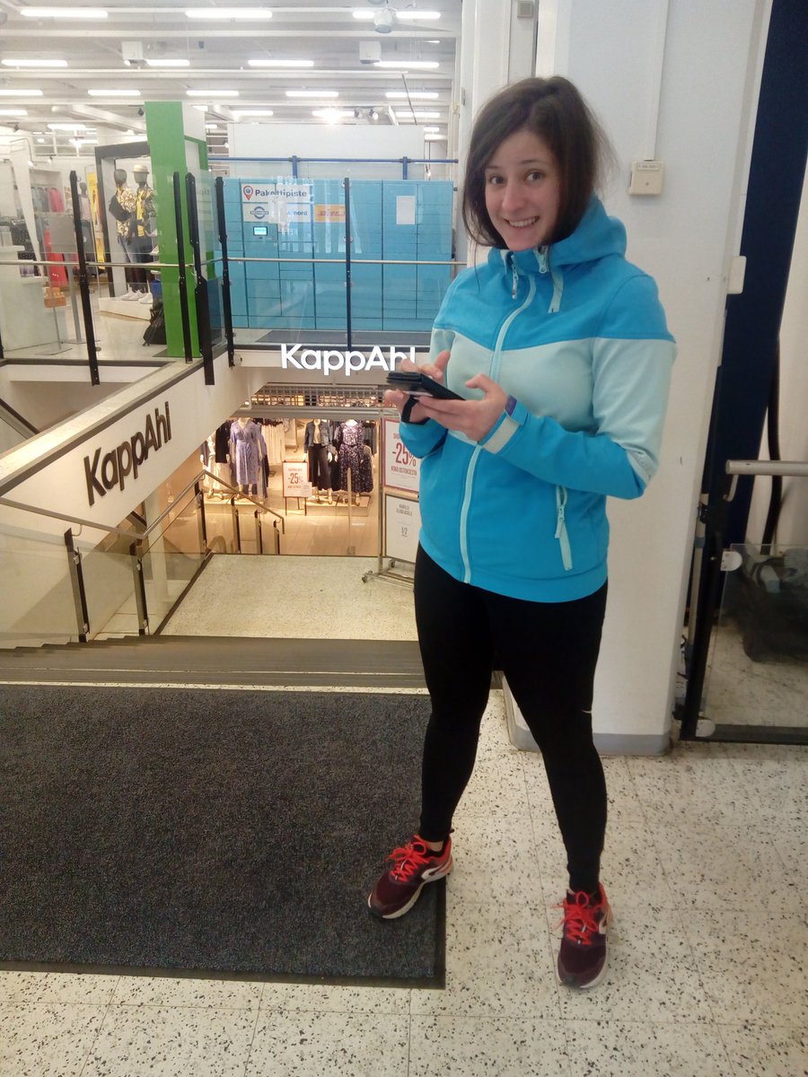 KatiaLaunchpad's tweet photo. despite the ☀ the wind was freezing so we popped in to the KappAhl lobby to answer the last questions of the #EU quizzery. #Europeday2020 #Kajaani https://t.co/yl6quq5hPz
