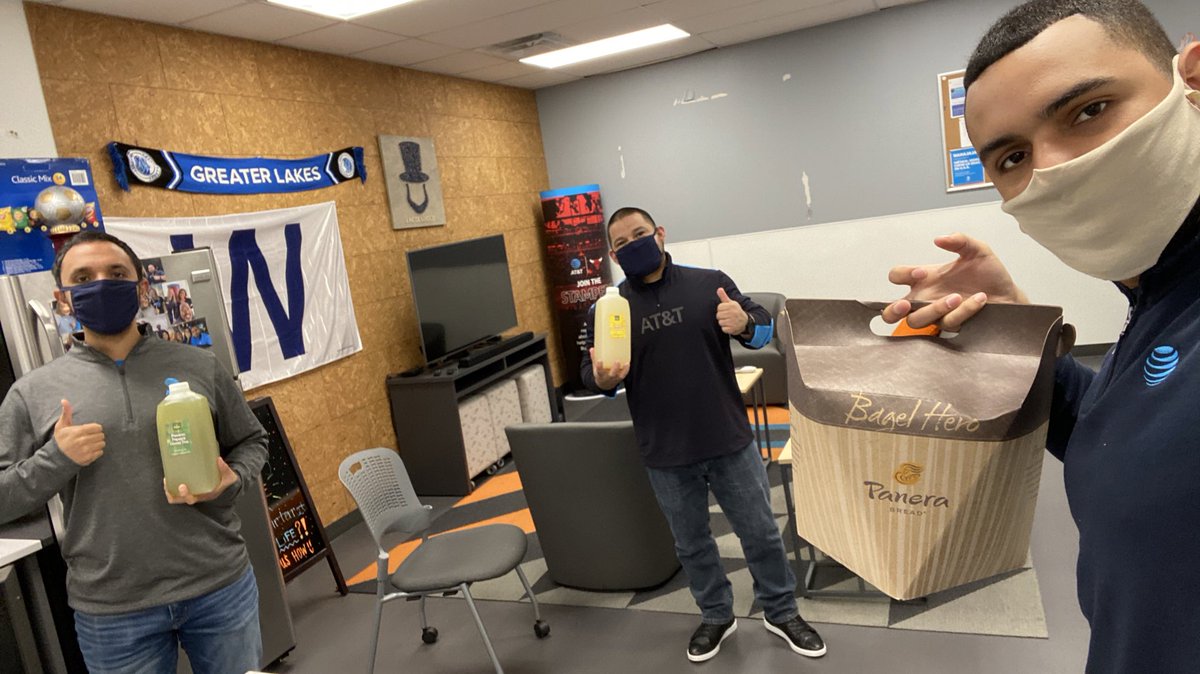 Team Lincolnwood just got some treats from our awesome Marketing Communication Manager, Susan Bloomquist. Thank you very much for everything you do everyday #ATTHeroes #ATTEmployee #WeAreGLM <a href="/GreaterLakesMkt/">Greater Lakes Market 🌊</a> let’s gooo!