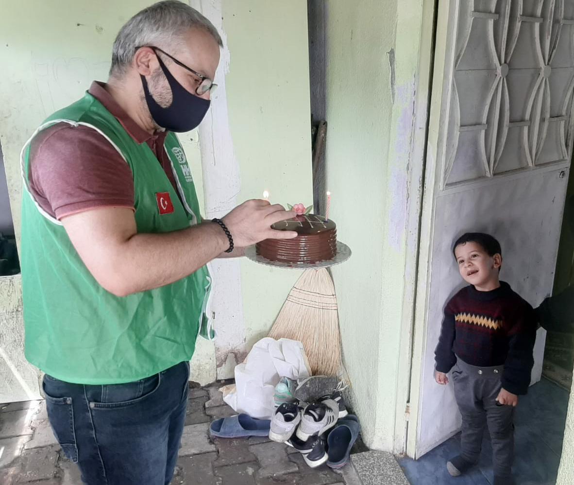 yeterseyeterl's tweet photo. Yetim gülerse dünya güler. https://t.co/1y0GRq5BLr