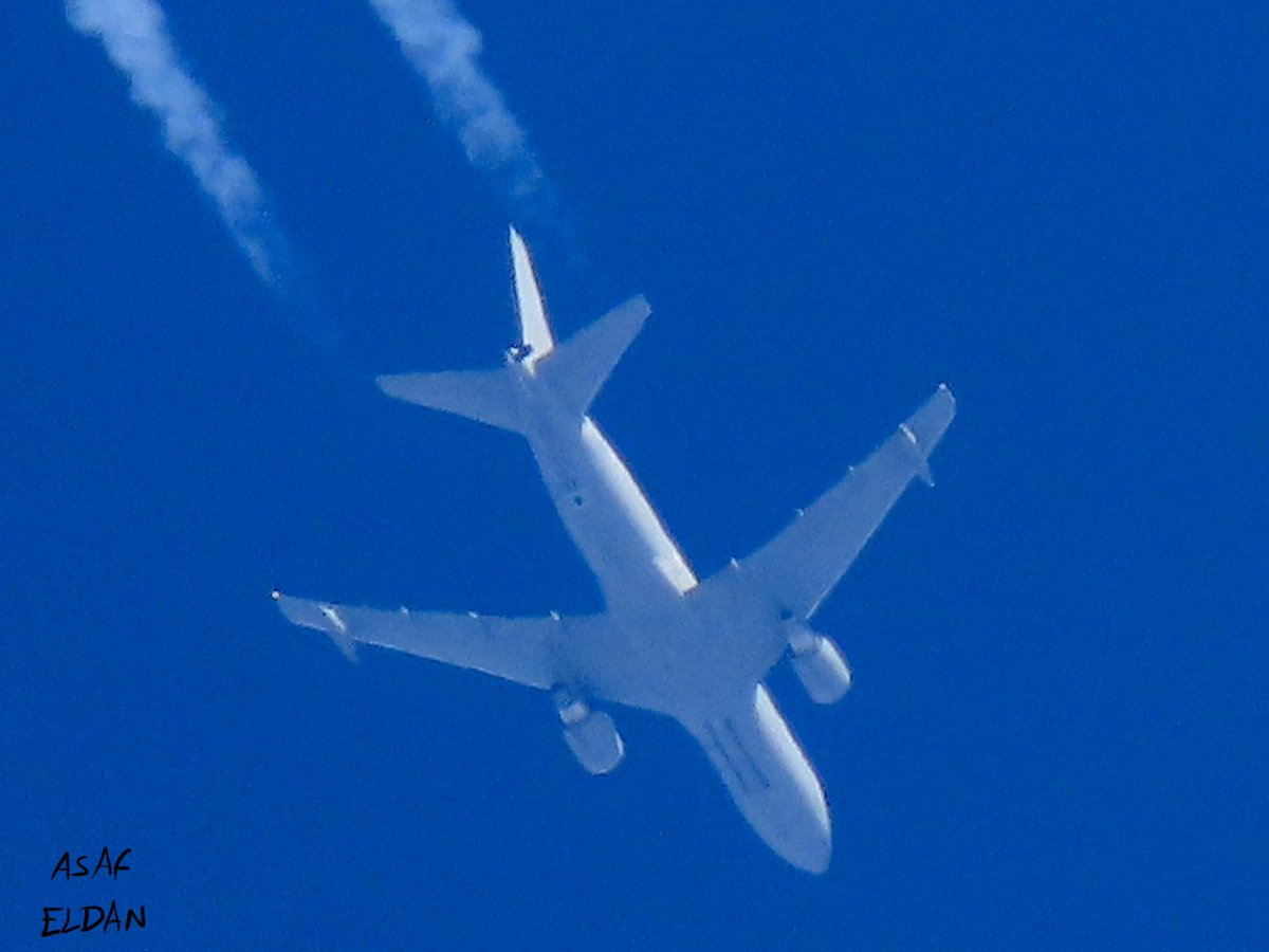AsafEldan's tweet photo. #italianairforce #boeing #KC767a Flight #IAM1420 reg. #MM62227 crossing #israel at #FL390 #avgeek #contrail #milair #militaryaircraft #airrefuelling #potn #airforce #aeronauticamilitrae https://t.co/6xJPhrUYi0