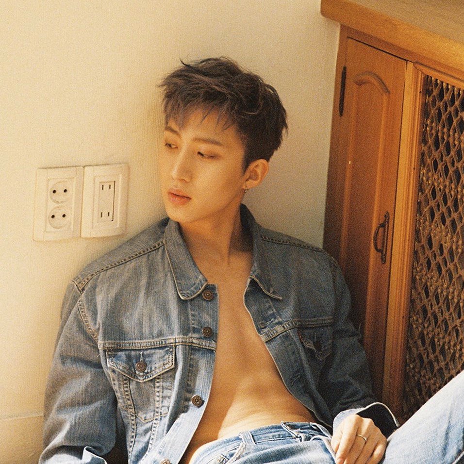 jinho1000mg's tweet photo. 🔌 https://t.co/fLGUUgUCL6