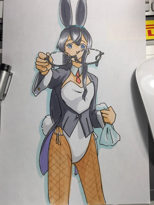 #人類は眼鏡を欲している
いつもメガネをテキトーに描いてるのにレンズ部の輪郭の歪みは入れたがる 