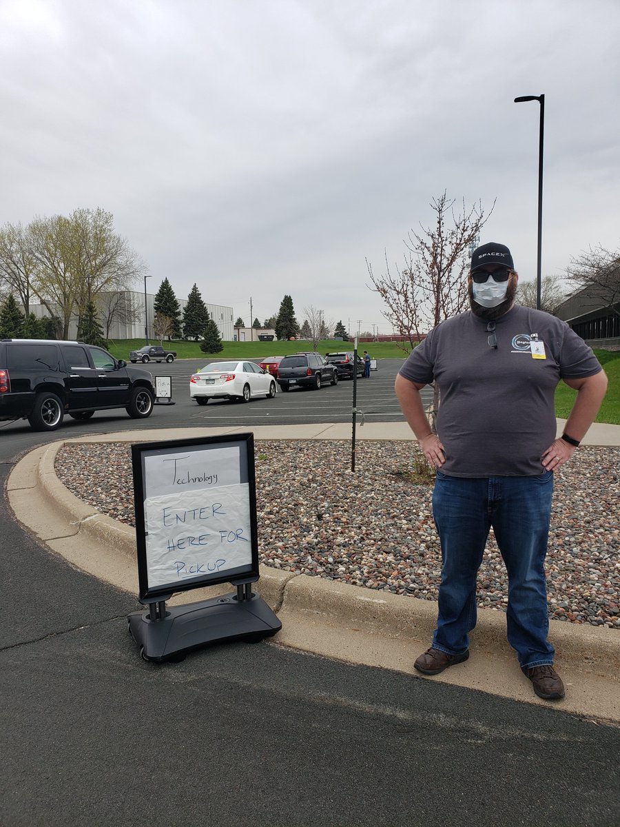 ISD279's tweet photo. Technology is essential for distance learning. Throughout the past few weeks, tech staff have worked to ensure that new students are issued devices; hot spots are available (on a limited basis) to families w/o internet; & repaired devices are returned to students. #279Support https://t.co/WMjlYZ2NTw