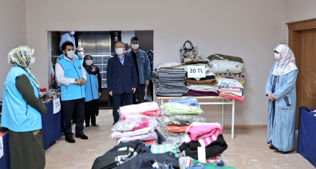 MardinBuyukshr's tweet photo. Vali/Büyükşehir Belediye Başkan V. @MustafaYMN, Türkiye @DiyanetVakfi Mardin İl Müftülüğü Şubesi tarafından kurulan "Hayırhane"yi ziyaret etti. https://t.co/cC1YaXX6uU