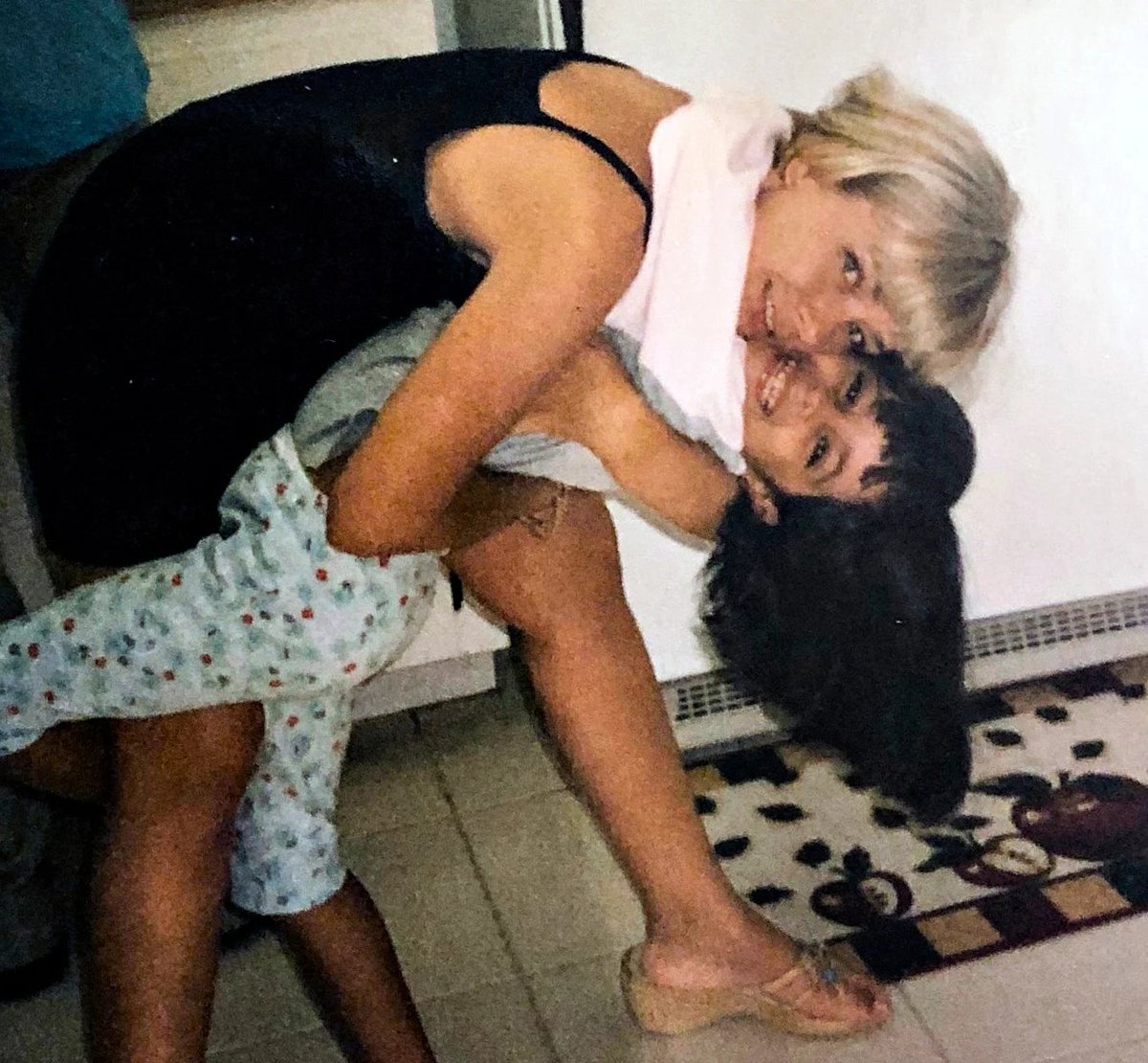 inspiredkarla's tweet photo. nunca antes había visto estás fotos de camila con sinu me acabo de morir de la ternura https://t.co/BUEROCv6jr