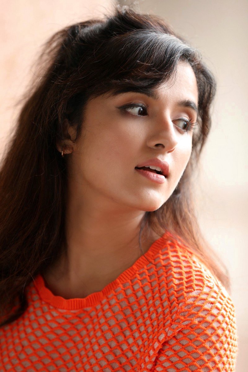 ShirleySetia's tweet photo. Caption this 🧡🍕 https://t.co/tQ9MGUlLWf