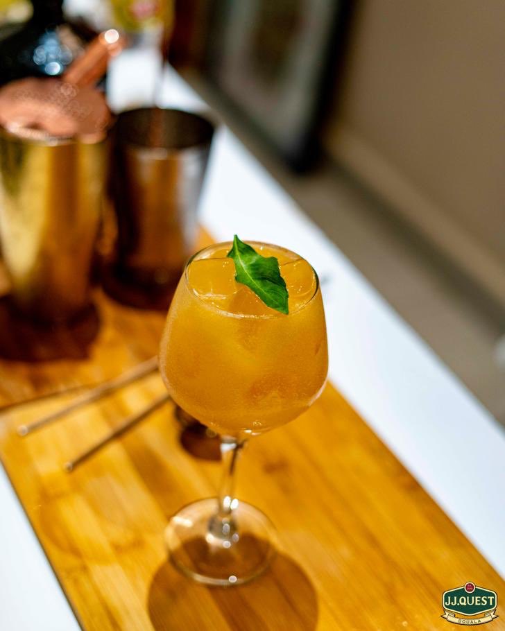 JJQUESTCMR's tweet photo. GIN MANGO TWIST 🥭 🍹
It’s #FlashBackFriday, our first cocktail hour on @VisiterlAfrique hosted by our very own Chief Mixologist Alexander Quest. Enjoy 😉
Photo credits @ daniels.studios (on Instagram)
#DrinkResponsibly #VisiterLAfrique #CocktailHour #JJQuest https://t.co/VpvevEdtxn