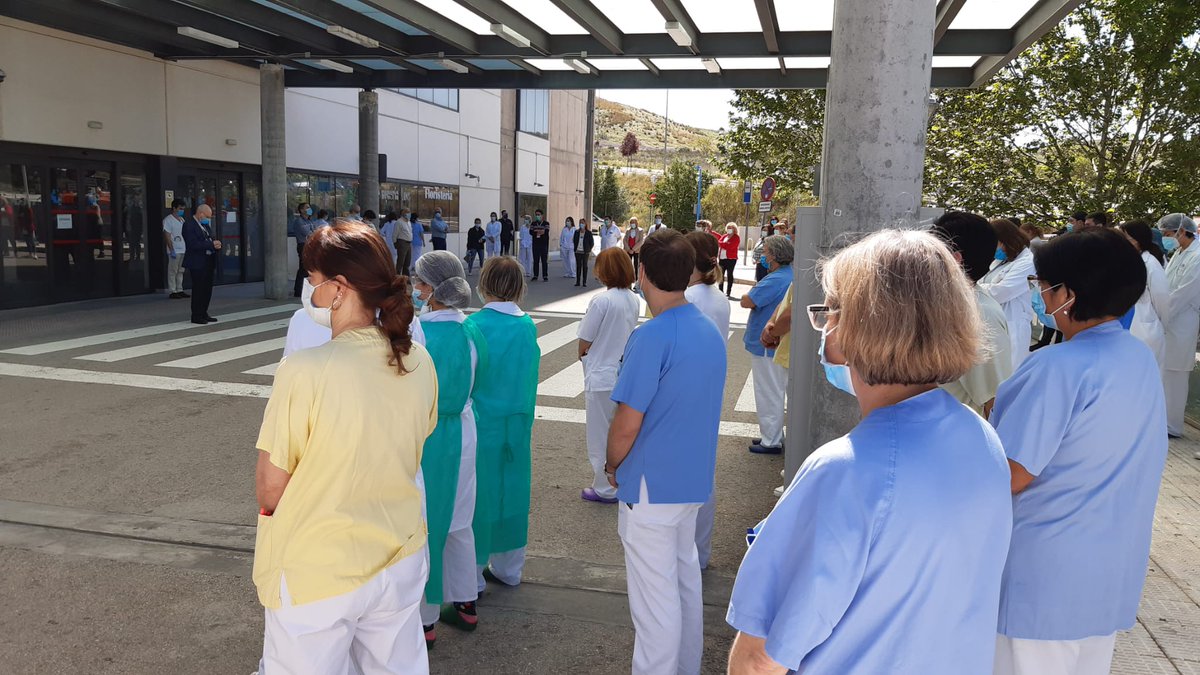 Minuto de silencio, lágrimas y aplausos al cielo para Rocío.  #ElSuresteYaTeEchaDeMenos 😢