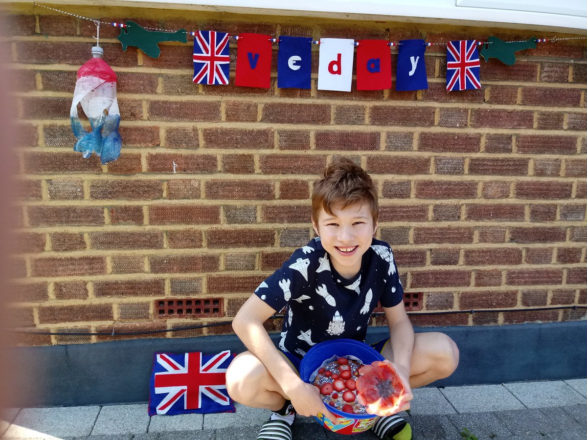 HeidiEve2's tweet photo. @weswellbeing William Eve has been busy making V E Day decorations #whitmore https://t.co/pRHJcYJqpG