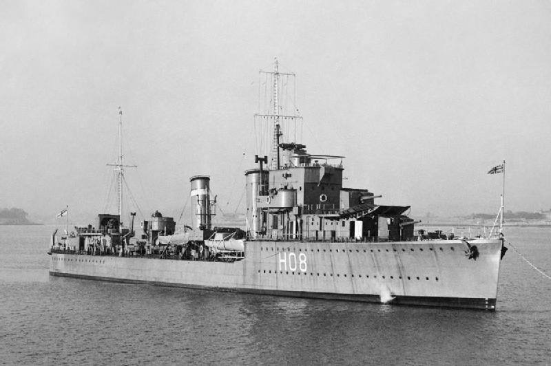 UKdefenceUS's tweet photo. Lawrence enlisted with the Royal Naval Volunteer Reserve. After DDay Operations, he finished up the war as a watchkeeper on board #HMSMendip and #HMSEclipse.
#ThisisYourVictory https://t.co/KqfzZrmbAk