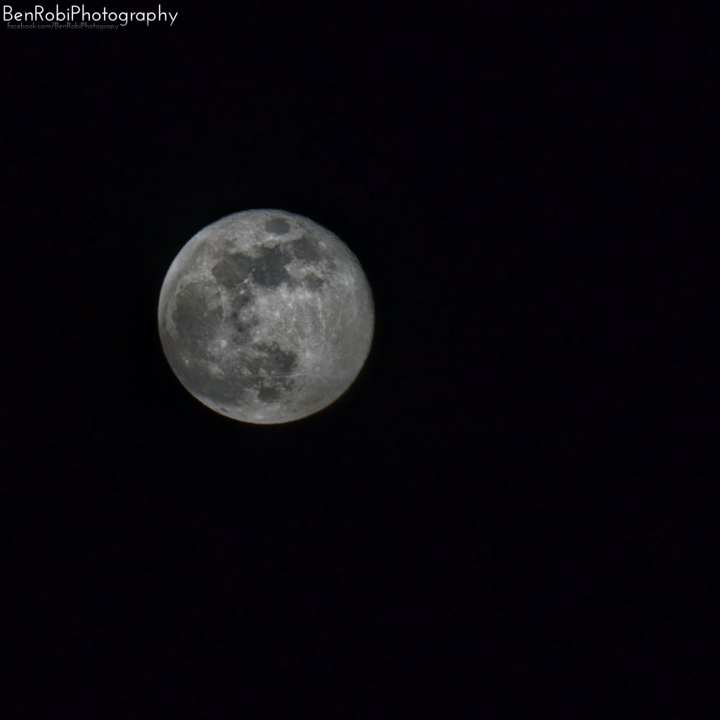 BRobiPhoto's tweet photo. Flower Moon. The last supermoon of the 2020 #flowermoon #sony #sonyalpha #canonlens #lglass #supertelephoto #moon #moonphotography #skylum #luminar @Sony @SkylumSoftware https://t.co/QqyO9Urvso