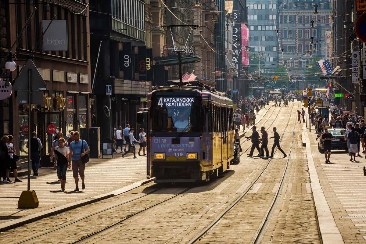 newscientist's tweet image. Finland’s two-year test of universal basic income has concluded that it doesn't seem to disincentivise working, and benefits recipients’ mental and financial wellbeing bit.ly/3dC6saT