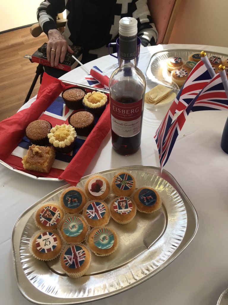 GrumbridgeJulie's tweet photo. VE Day celebrations on Beech Ward. Delicious cakes donated by staff and patients families ❤️ https://t.co/fetvRhwyBn
