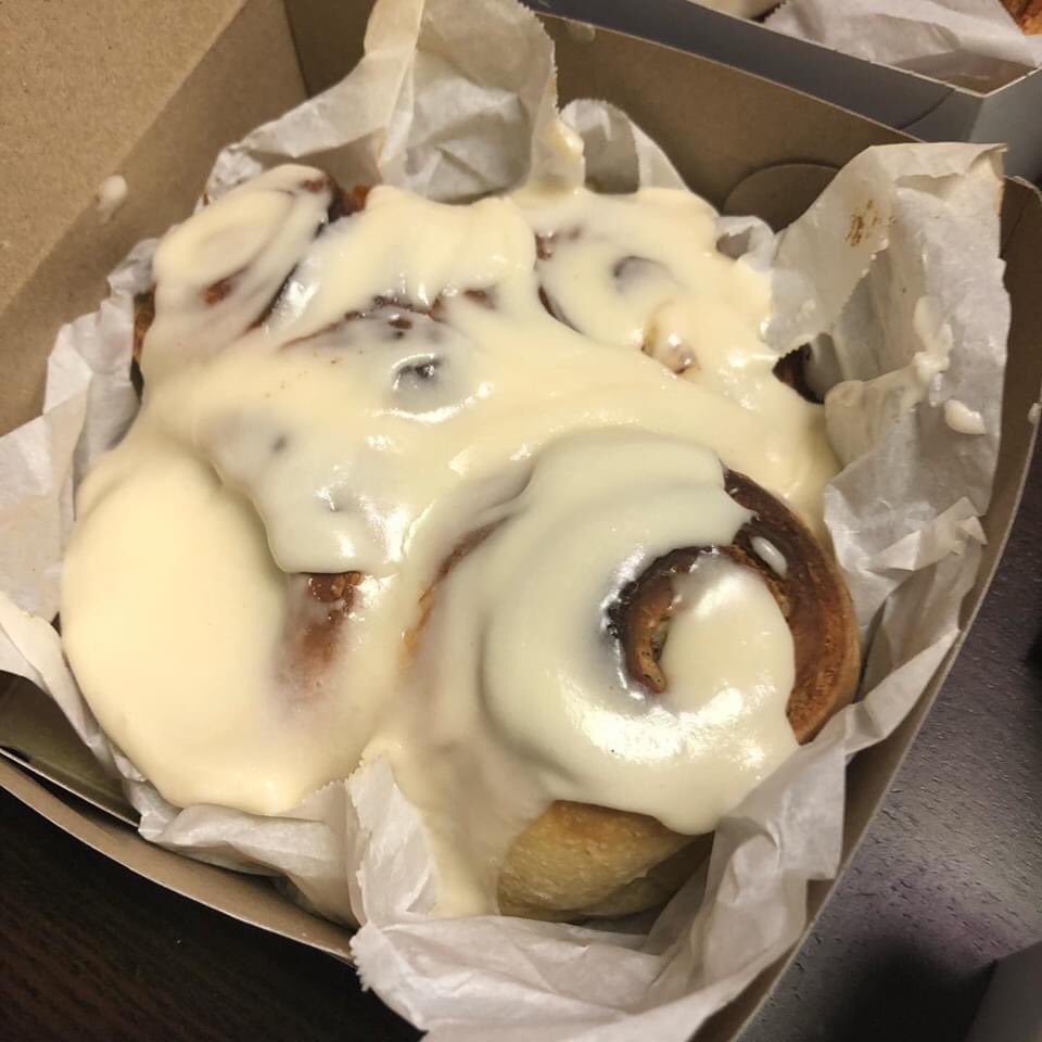 BFarmFresh's tweet photo. One of our Market Vendors Creatibe Bug packaging up #MothersDay treats, minimal left, order yours for pick up. Those cinnamon buns look ooey gooey supreme! Email  heather@creativebug.ca for yours 
#freshbaked #popupmarket #downtownbench #Beamsville 😋😍🌸🌺💕 https://t.co/u9FcIe0fPD