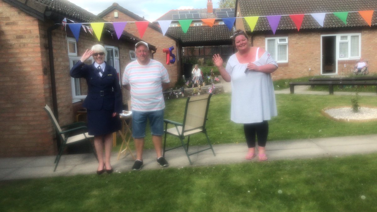DavePerry07's tweet image. Our superb organisers for park court VE Day @yhousing @CathOwst @nickatkin_yh
