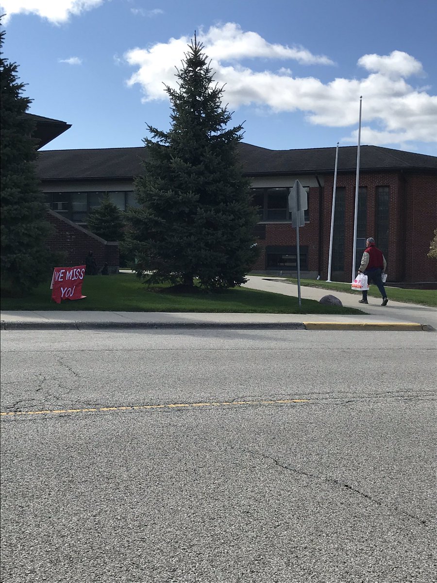 RachelLesinski's tweet image. @frassatieagles has amazing Parents and Students! Thank you for makingmy dad feel special and amazing. #TeacherAppreciationWeek2020