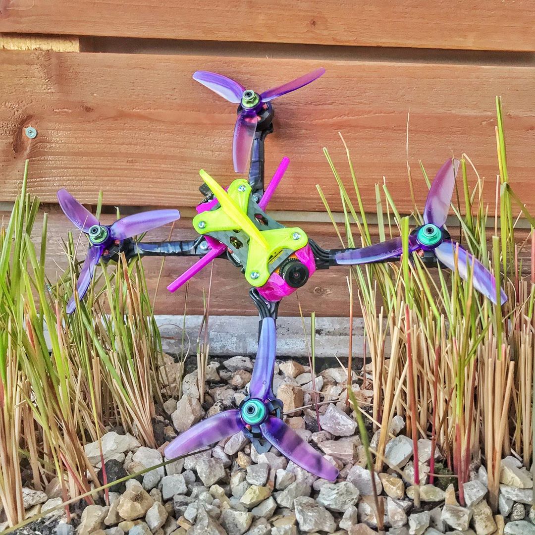 Multi_GP's tweet photo. With colors that bright, you won't lose that quad in the grass! Beautiful vibra... @second_skin_style
#multigp #fpv #droneracing #fpvracing #dronegear #drones #fpvaddiction #fpvlife #multirotor #rc #racing #quaddiction #dronepilot #fpvracer #multigpracing #radiocontrolled https://t.co/nB6PrxI5We