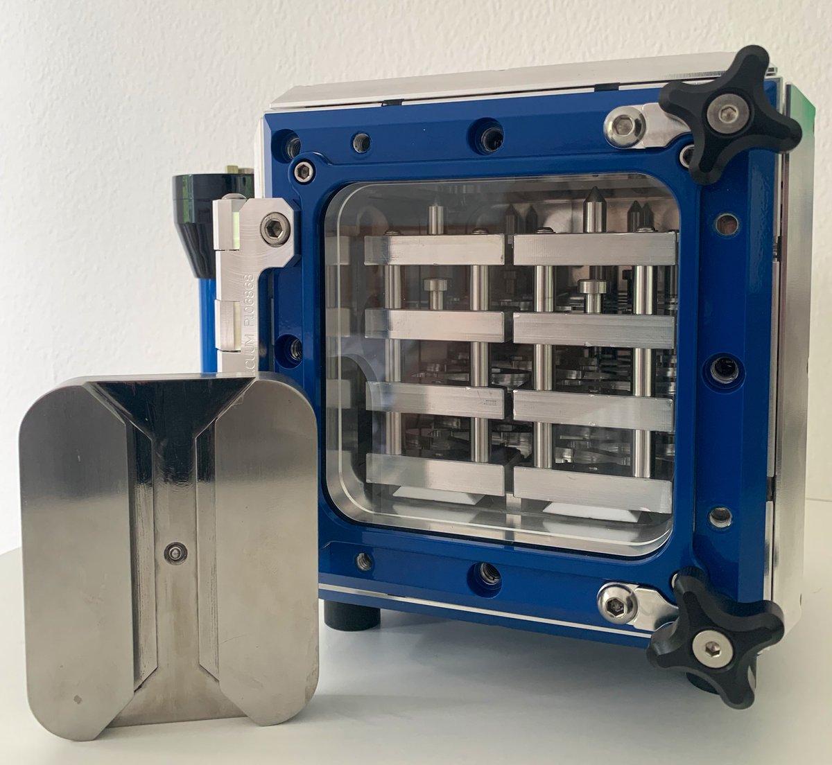 OxfordAtomic's tweet photo. New product-compacted high vacuum storage system for APT samples. The system can store up to 40 pucks within 3.5L space while keeping high vacuum storage condition. https://t.co/BOVPEgpZSP https://t.co/rGEDEEesa2