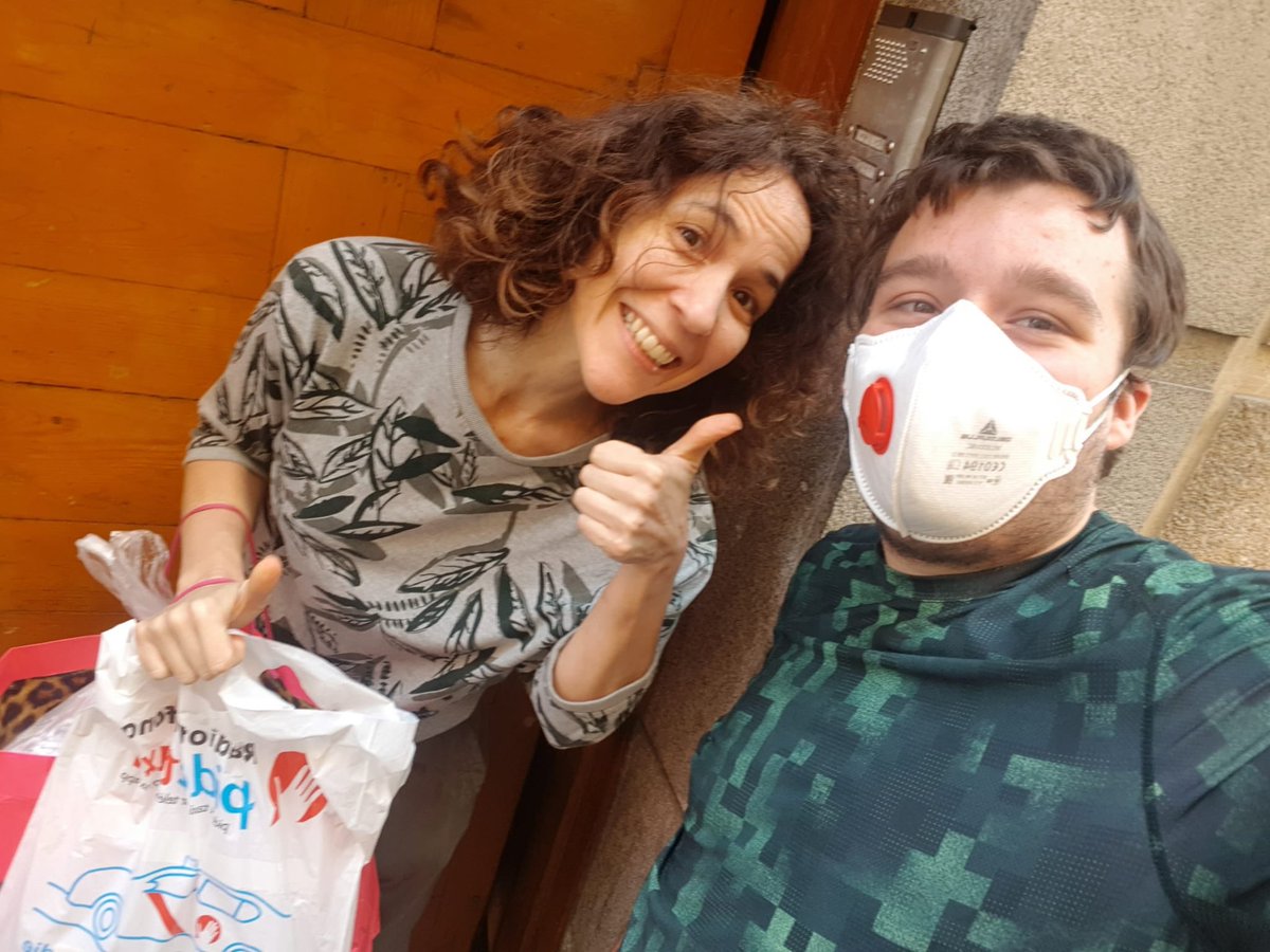 BabColectivo's tweet photo. Manos abiertas y felices!! #gracias @MascarillasDe #Madrid #mascarillasparatodos #Covid_19 #QuedateEnCasa #lavapi #MadridResiste https://t.co/DJhByIoVww