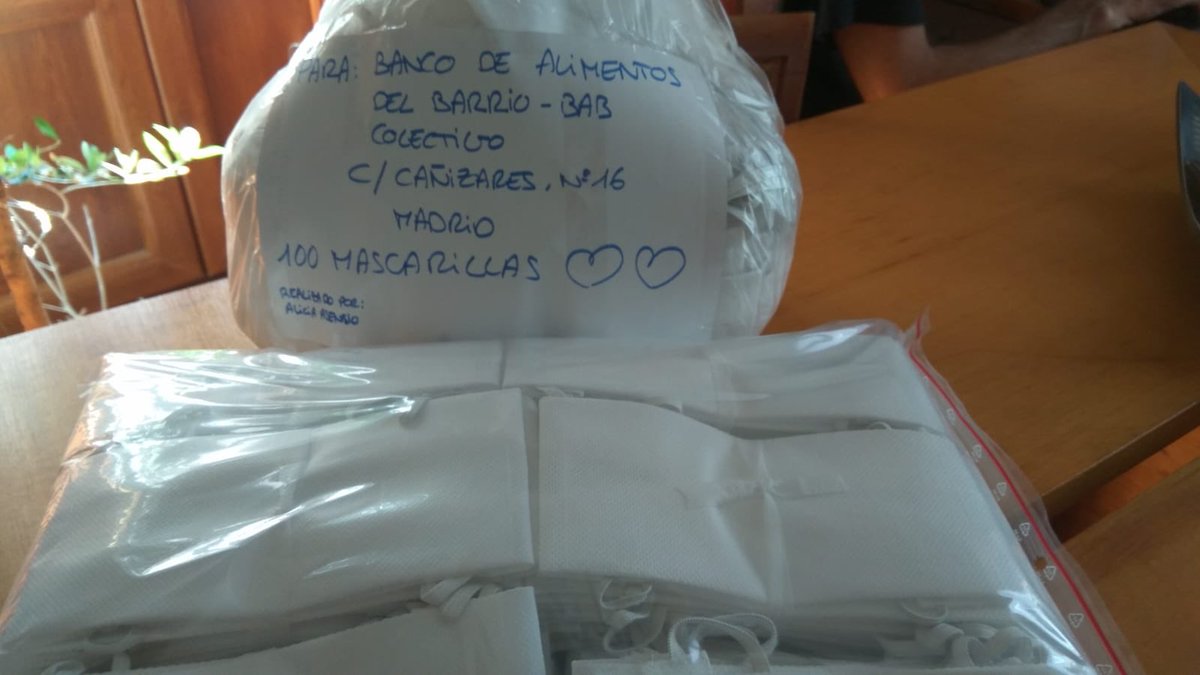 BabColectivo's tweet photo. Manos abiertas y felices!! #gracias @MascarillasDe #Madrid #mascarillasparatodos #Covid_19 #QuedateEnCasa #lavapi #MadridResiste https://t.co/DJhByIoVww