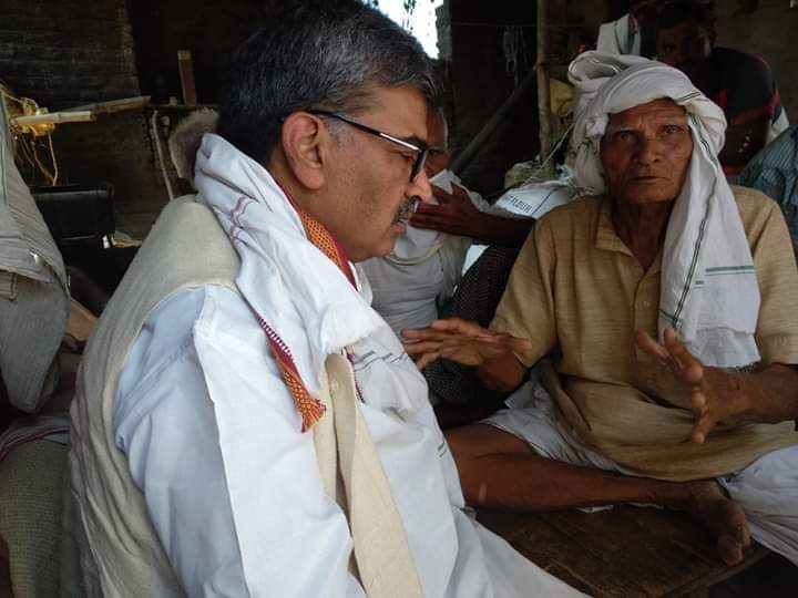 DrArunKumarExMP's tweet image. गया कोंच के सिन्दुआरी में आज पीड़ितो से मिला। ग्रामीणों ने कहा पुलिस मूकदर्शक की भूमिका में है I हम सरकार से S.I.T गठन की मांग करते है जिससे जाँच निष्पक्ष हो सके साथी ही मृतकों के परिजनों को 20 लाख एवं घायलों को 5 लाख रुपये...
#उड़ता_बिहार_मरता_भूमिहार 
#उरता_बिहार_मरता_भूमिहार