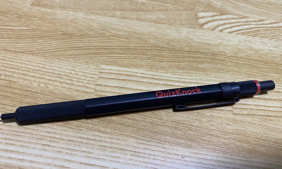伊沢拓司 長らく私が愛用しているロットリングの製図用シャーペンが なんとquizknockとコラボしてくださいました これはとても嬉しい 早速使ってます ちょうどいい重心と書き味は変わらず Tシャツその他の新作も含め 多種多様のquizknockグッズ ぜひ