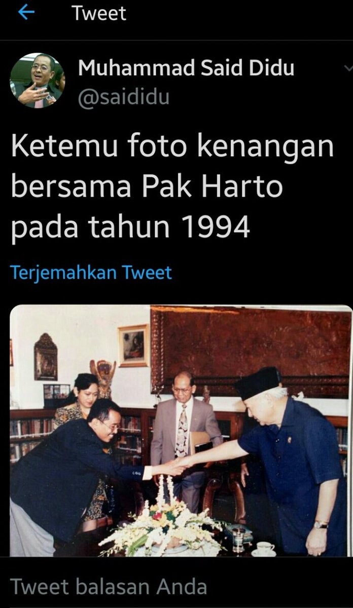WidodoAdib's tweet photo. @Bengkeltanah1 @RAISYAELBIX1 @Jayabay19479190 @MrsRachelIn @lazarus_omar @LeoWijaya8 @Ze_sukma @Hazeskw @ToniSugiri @BasmiKadrun @Ad21Bima @triefince @sendysuwanto @adi_kull @MoTeeTee Wkwkwk  😀😀
Kubilang juga ape,,  tidak mungkin orang benci jokowi kalau bukan jadi #Broker Cendana dan kebagian duwit colongan. 
Para #Kmpret dan #codot pun sama. Merekalah anak cucu kroni orba dulu. 
100% fix. 😀😀😀 https://t.co/qT0irQutA6
