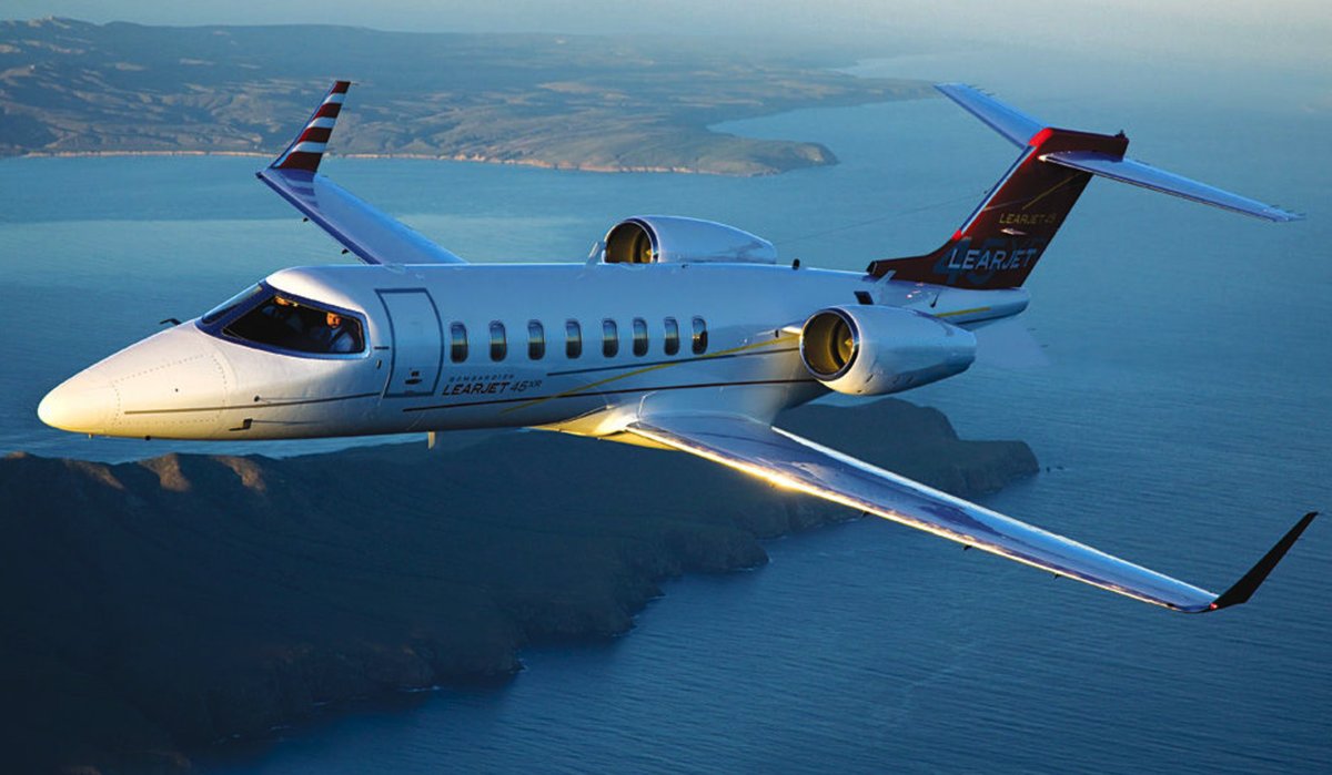 FlyPrivate's tweet image. When looking at performance, the #Learjet 45 excels in both high and low speed handling, runway performance and fuel efficiency. On the interior, the #Lear45 was designed to offer the most passenger space possible for a #lightjet. bit.ly/3ftnyct #flyprivate