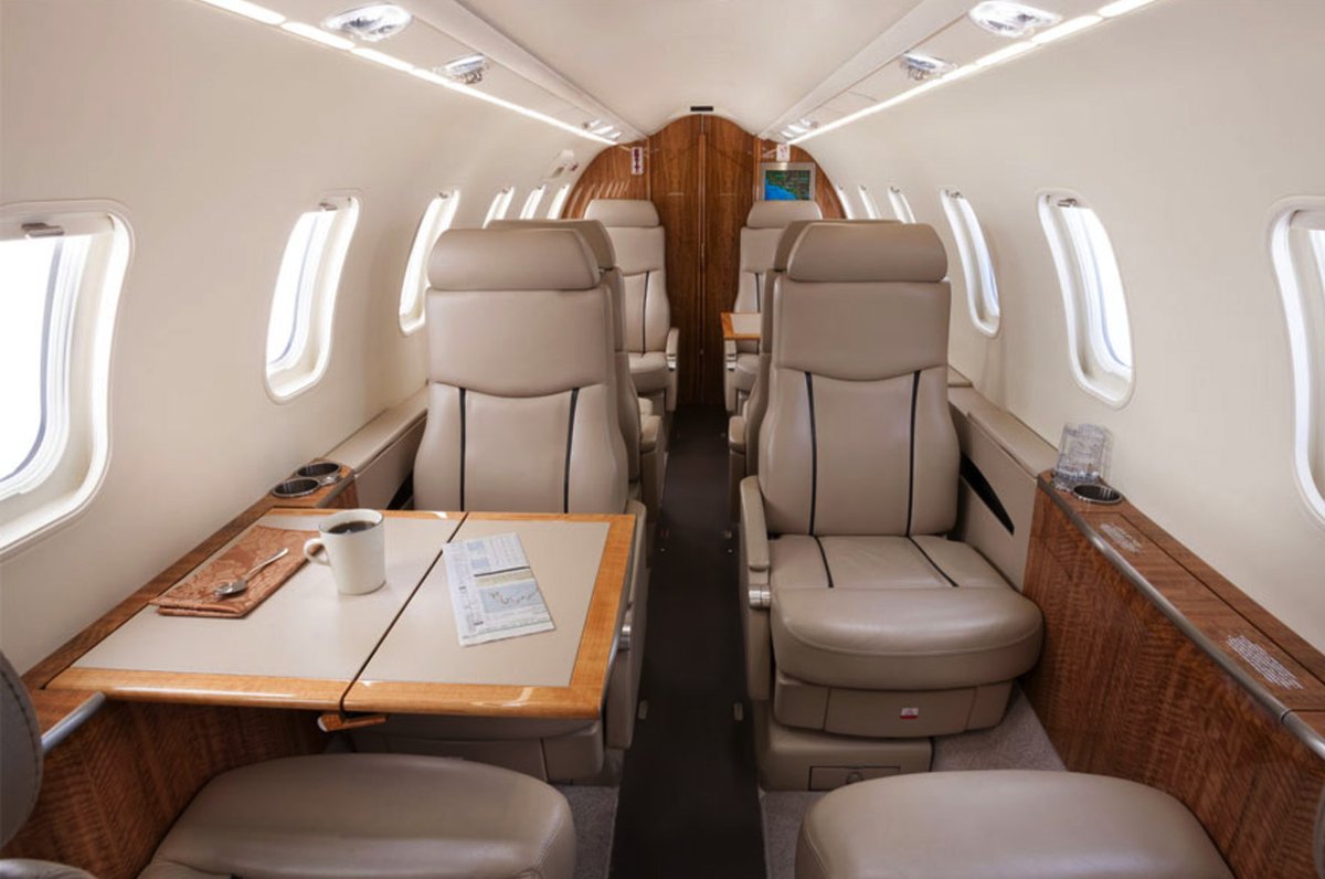 FlyPrivate's tweet image. When looking at performance, the #Learjet 45 excels in both high and low speed handling, runway performance and fuel efficiency. On the interior, the #Lear45 was designed to offer the most passenger space possible for a #lightjet. bit.ly/3ftnyct #flyprivate
