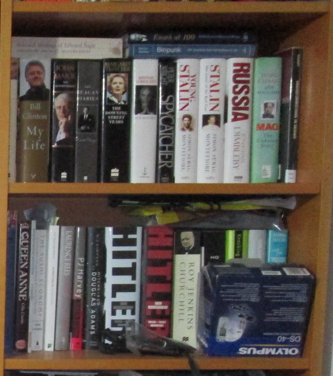 Cannibal_Lecher's tweet image. #bookshelfgate 
One should read about the good the bad and the ugly. My shelf shows the height of my depravity - Bill Clinton and John Major (a very boring book btw).