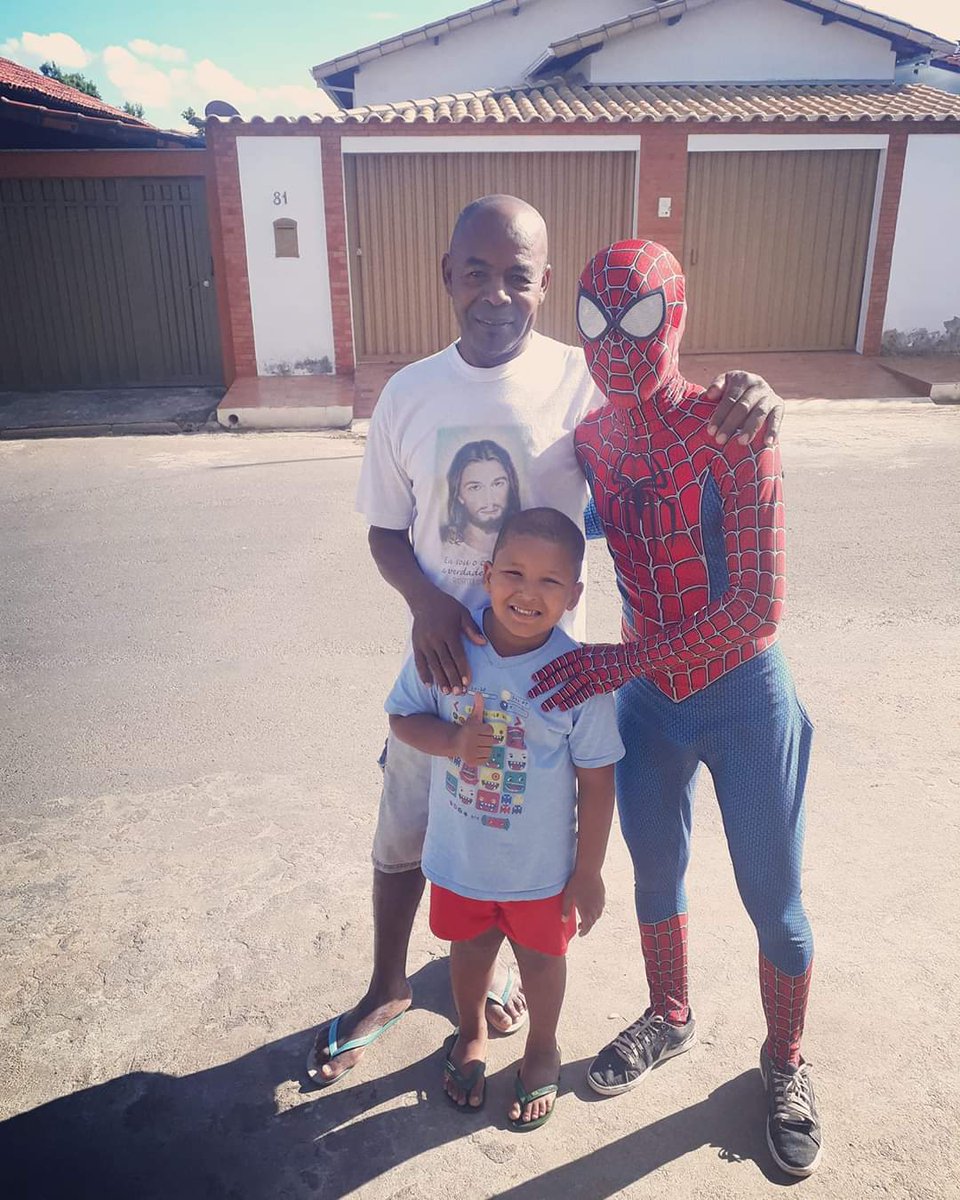 batman_jairo's tweet photo. O pequenino chamou o avô para ver o Homem-Aranha na visita maravilhosa que fiz antes da quarentena ao bairro: Santo Antônio! #FoiTop https://t.co/6ajlfMe3vW