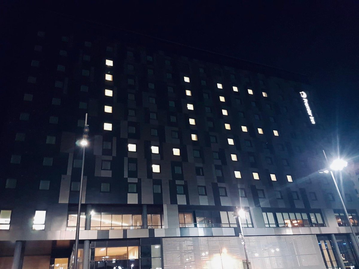 Yet again <a href="/ParikZalaWHR/">Parik Zala</a> and his team from <a href="/premierinn/">Premier Inn</a> at <a href="/Gatwick_Airport/">London Gatwick LGW</a> have stepped up to show fantastic support for #VEDay2020 by transforming the hotel building. 

Brilliant work all. 

#VEDay #VEDay75