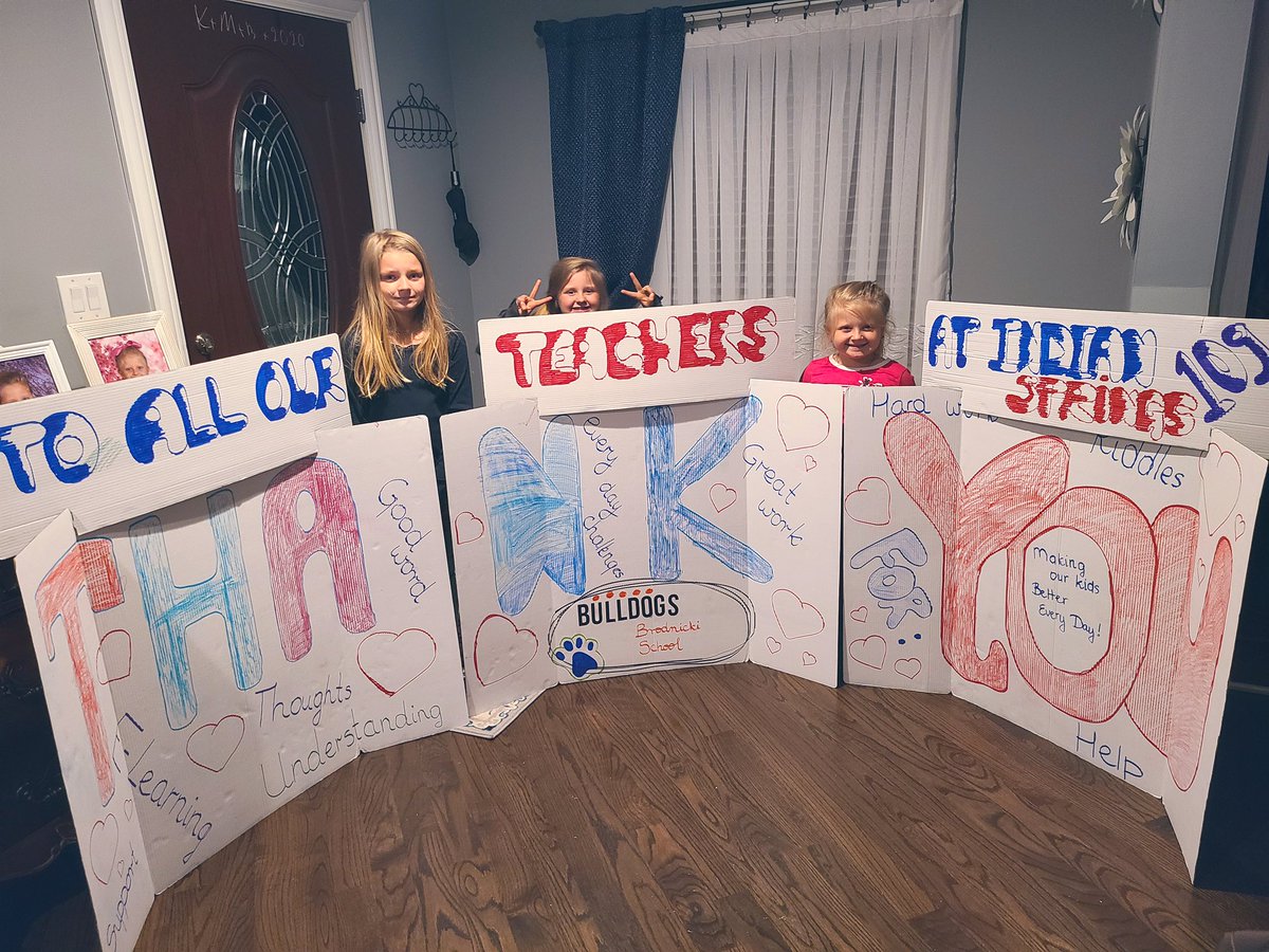 JessicaWalkosz's tweet photo. To wrap up Teacher Appreciation Week, Wiktoria, Wioletta, and Waleria wanted to thank their teachers in a BIG way! ❤️ #D109PRIDE #TeacherAppreciationWeek2020 @BrodnickiSchool https://t.co/benxMRCfds