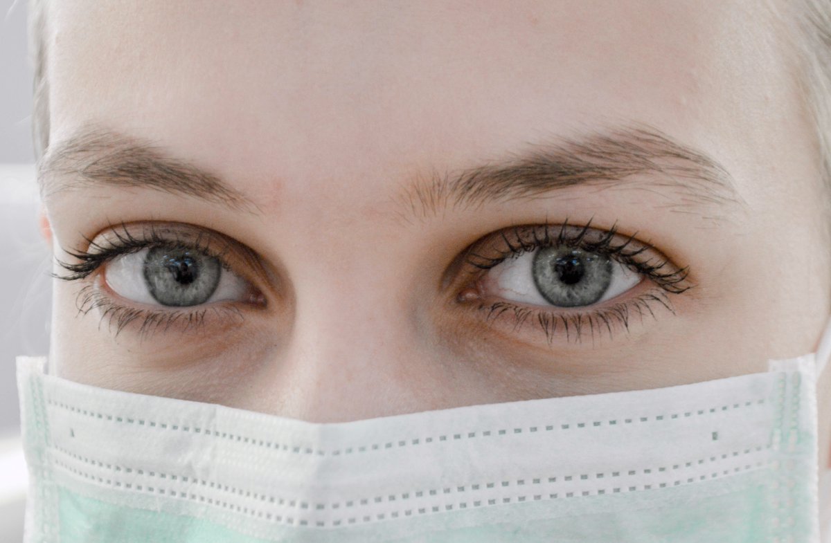 simpleshield's tweet image. 30% of COVID cases have been contracted through the eyes.

Simple Shield provides that extra protection to block your eyes from airborne particles.

Grab yours at the link in our bio.