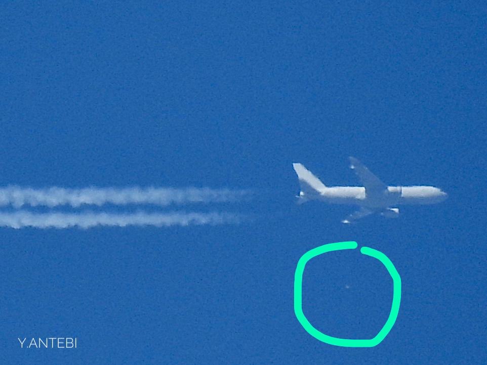 ace_pio's tweet photo. So, me and @AsafEldan both pictured #IAM1420 today, an #italianairforce #KC767. Then we noticed that from both perspectives you can see a small dot (Asaf saw two). Did we photographed a #UFO? #avgeek #aliens #contrailspotting https://t.co/7wq57WI8lW