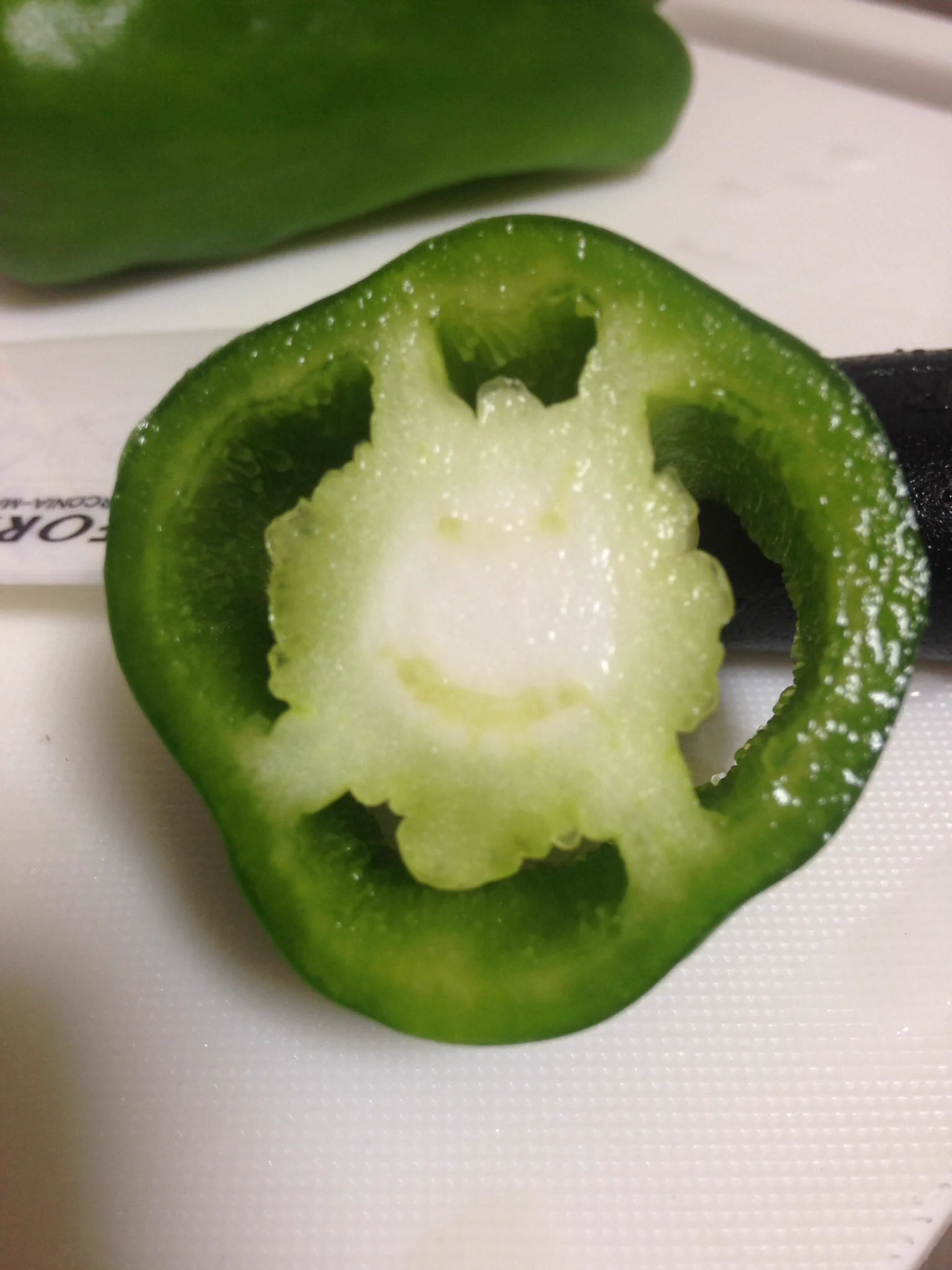 @ReiShogi F外から失礼します🙇🏻‍♀️
女の子が絵に書きそうな可愛いハート♡ですね😍
うちは以前ピーマンがにっこりしていてホッコリした事がありました(*^ω^*) 