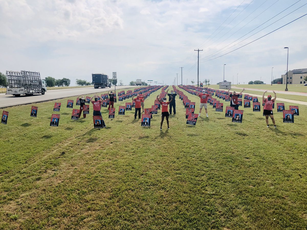 LaToyaEaster1's tweet photo. @EastViewHS Class of 2020 we love you, we miss you, and we can’t wait to see you soon! #ThisIsEV #beliEVe https://t.co/ESsMBCn4zV