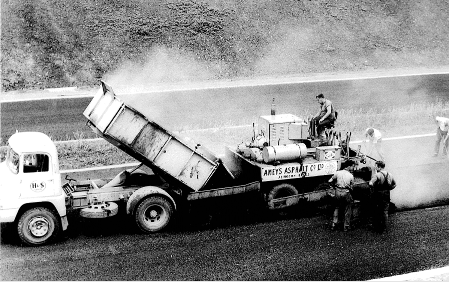 AmeyLtd's tweet photo. We’ve been delivering highways services for over 60 years, starting with supplying gravel for the M1 between London and Birmingham in 1959. Today, we maintain over 30,000 km of roads globally. #FlashbackFriday #Highways https://t.co/GNbPMerzDg