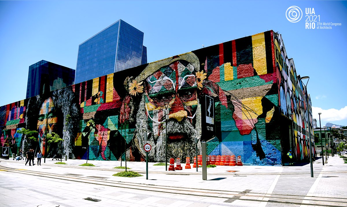 Hoje, dia do artista plástico, escolhemos esse mural pintado em 2016 pelo Eduardo Kobra. 
O Mural Etnias, batizado como Todos somos um, seu principal tema é a união dos povos da terra e da diversidade dos grupos étnicos dos 5 continentes.

📸 Flickr @ riotur
#UIA2021RIO