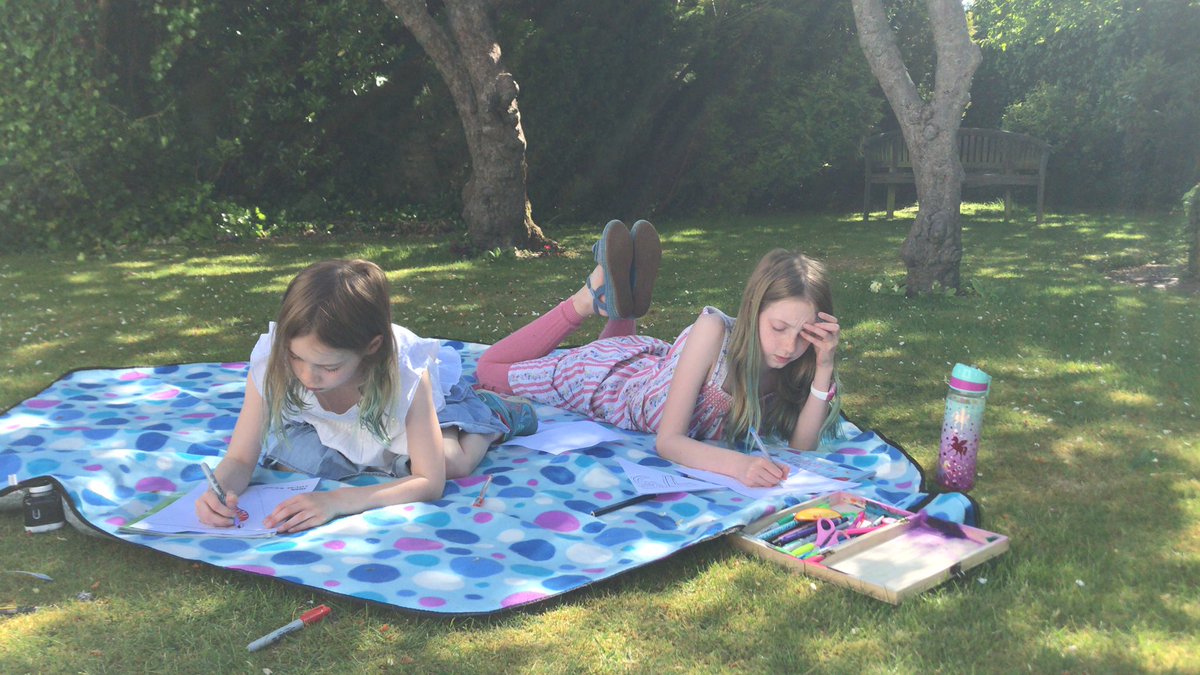 AlisonFrance9's tweet photo. @DeltaEGarforth @EgpaY5 @EGPA_Y2 enjoying making VE bunting today. Fun in the sun https://t.co/xJ04nUjqml