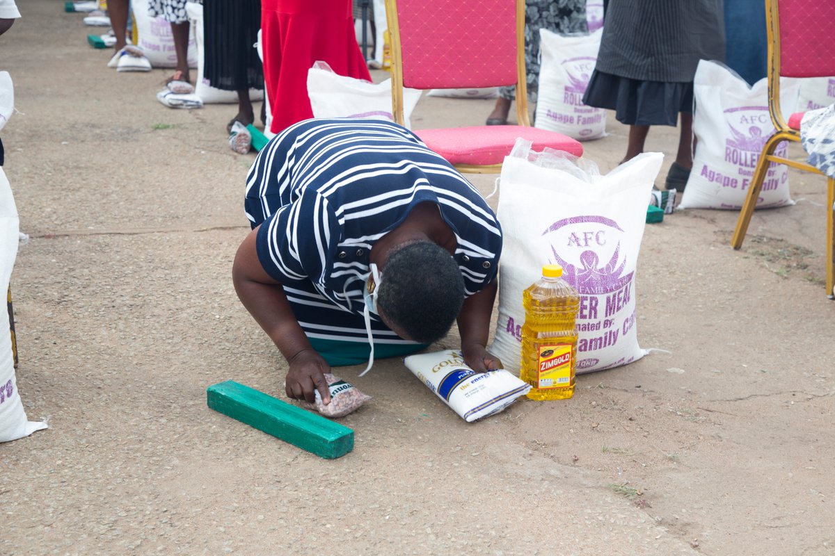 care_agape's tweet photo. By supporting daily wage workers and other vulnerable groups we will improve their chances of surviving the pandemic during the lock-down period. #AgapeFamilyCare #LivelihoodsProgram #EmergencyRelief #CoronaVirus #EpworthCommunity #MbareCommunity https://t.co/I9qBYFayJP