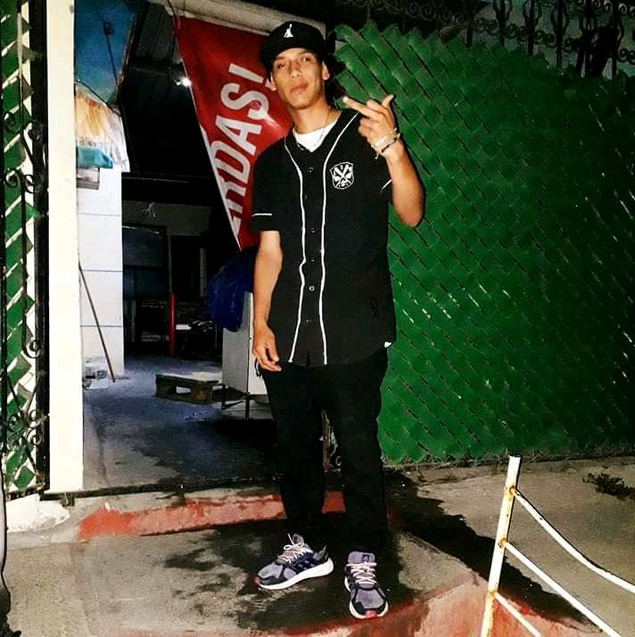 ChacalitosH's tweet photo. Estos dos tampoco dejaron nada a  la imaginación 😈🤤🥒🍆 
Tal cual una larga mediana pero venida
Y la otra mediana pero gruesa con casco

Solo 50 pesitos o una recarga 
Apoyen para seguir subiendo sus packs favoritos

RT. https://t.co/Y5N6VQp0T2