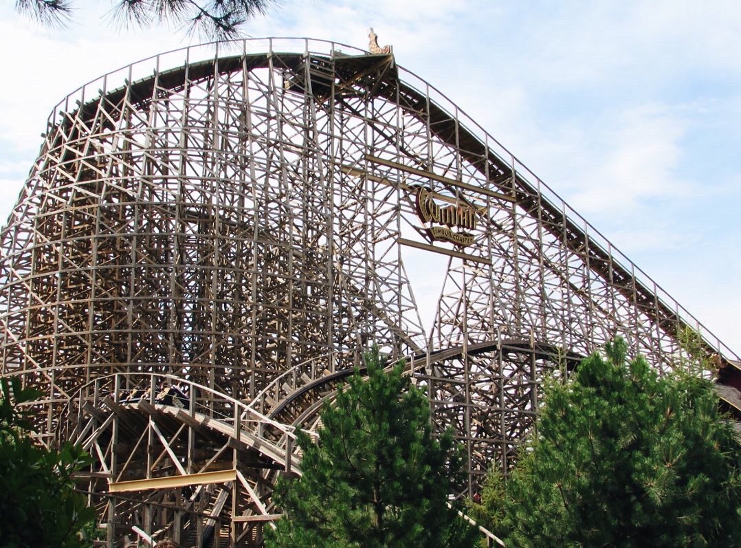 JJParques's tweet image. Wodan Timburcoaster, es la coaster de madera de GCI de @europa_park, con muchos momentos de airtime 🔥 ¿la conoces? 
Descúbrela en mi:
- NUEVO VIDEO: youtu.be/1fu3Fp-gFa8
- NUEVA ENTRADA: jjparques.blogspot.com/2020/05/el-mes…