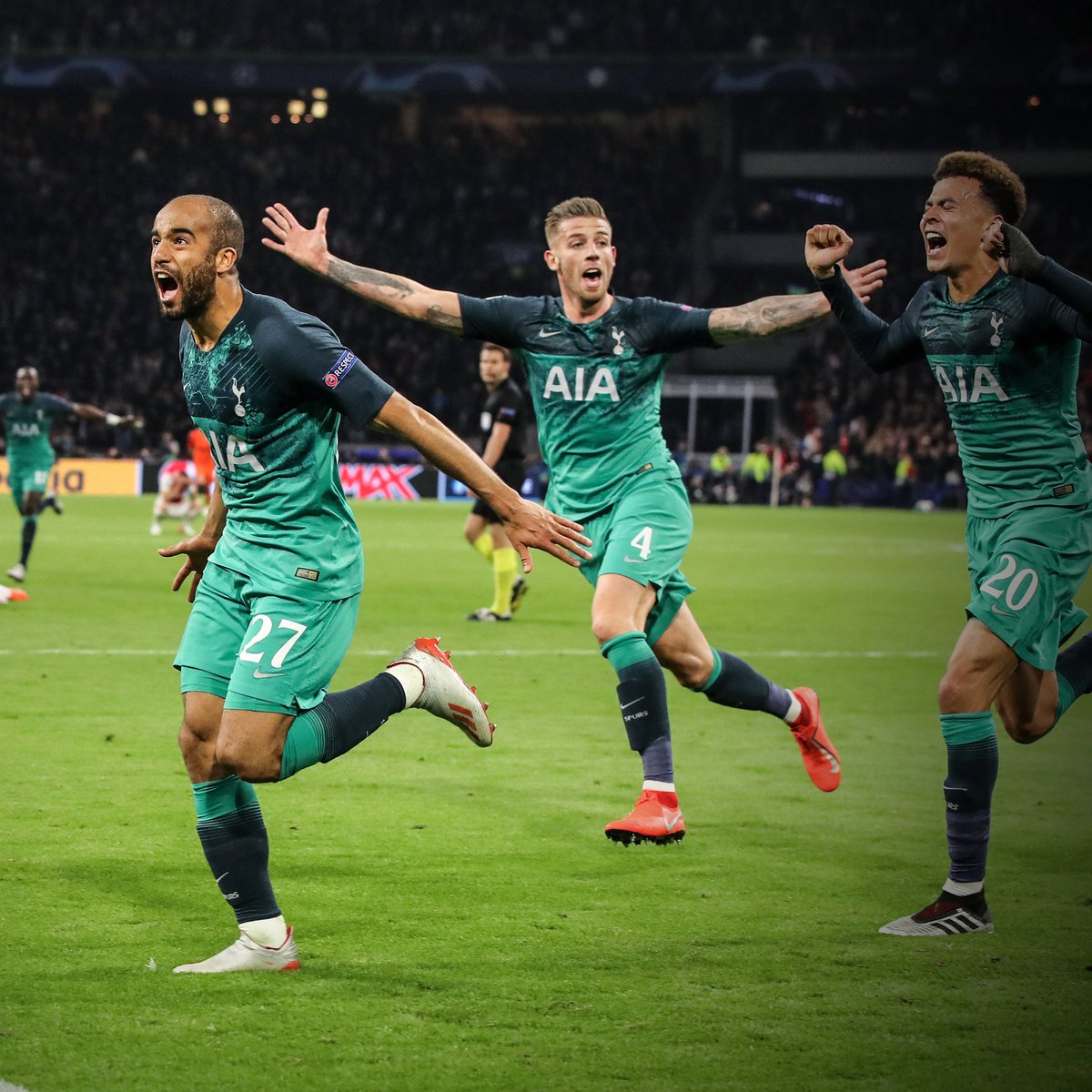 mundodabola's tweet photo. "O PÉ NÃO RESPONDE AO CÉREBRO, O PÉ RESPONDE AO CORAÇÃO! AO CORAÇÃO! TOTTENHAM FINALISTAAA! HISTÓRICO! LUCAAAAS!"

Há um ano acontecia essa narração épica do @jorgeiggor. https://t.co/FZOU720vwT
