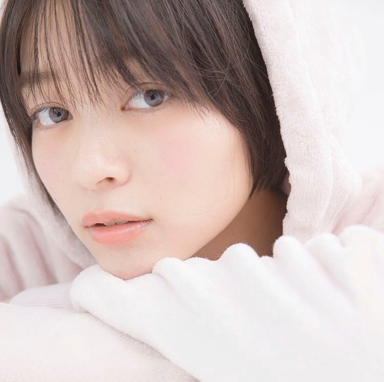 RIKO___1128's tweet photo. arのインスタの投稿に載ってた里々佳さんという方がめちゃめちゃまのかちゃんでビックリしてる https://t.co/VcA5nTtwZA