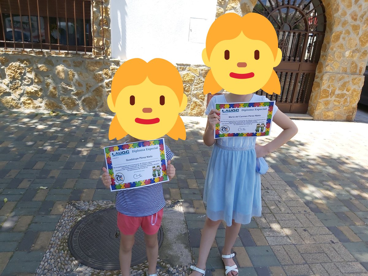 GustavoAPepiz's tweet photo. Hoy han recibido sus diplomas del concurso de dibujo de @AUGC_Comunica mis 2 hijas. Les ha hecho mucha ilusión! Muchas gracias por la iniciativa! 
❤❤❤ https://t.co/rwipXRnGVe