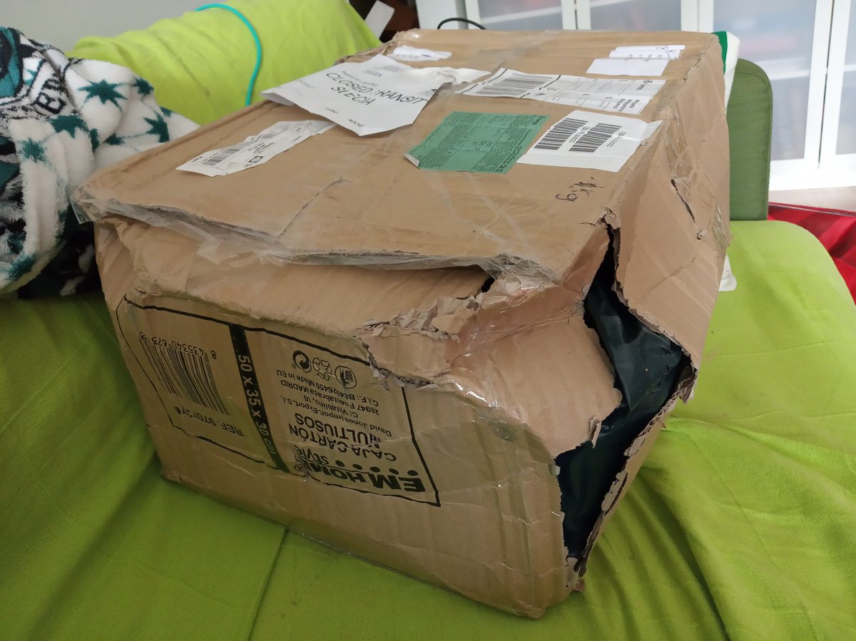 FrikM's tweet photo. Wtf @Correos , @CorreosAtiende ??? https://t.co/TuCCrPWO82
