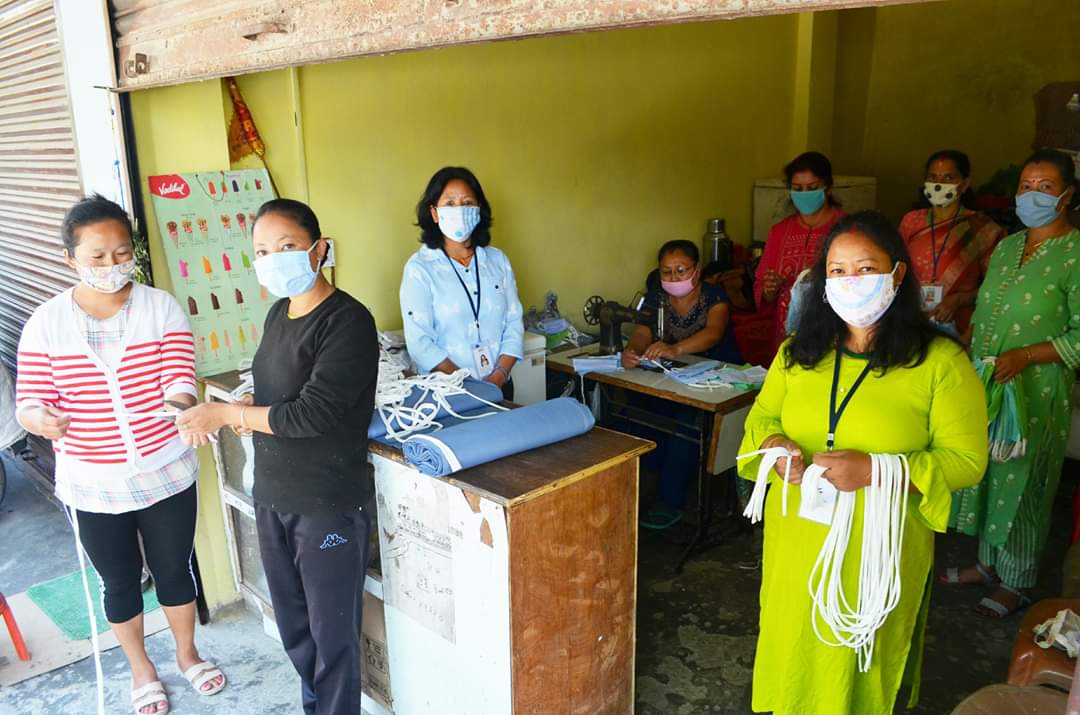 PIBGangtok's tweet image. With the increasing demand, the  Sui-Dhaga Tailoring SHG of Namcheybong, East #Sikkim started  manufacturing of #facemasks   to support their earnings and  #FightAgainst  #Covid_19

@MIB_India 
@PIB_India 
@PIB_Guwahati 
@NERLPSikkim 
@sikkimgovt