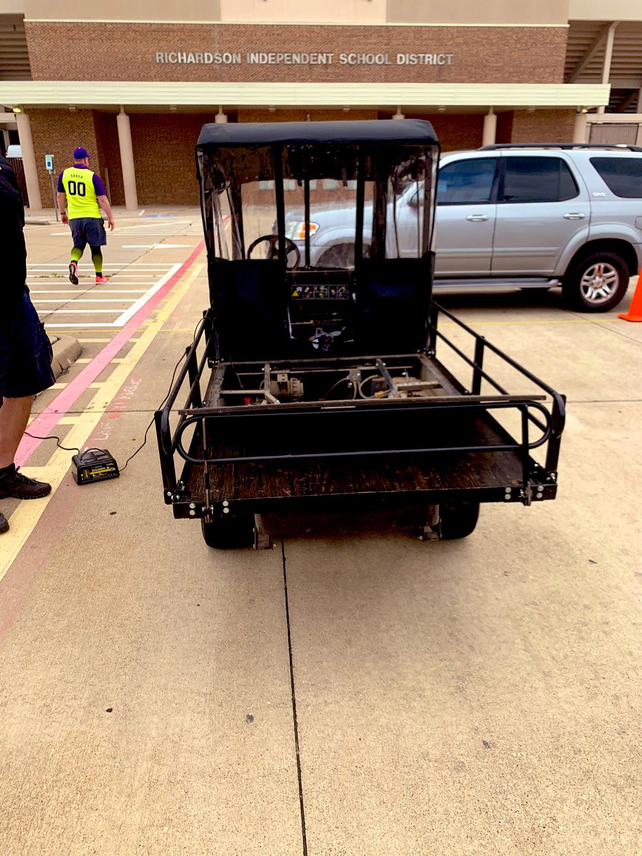 SportsMedEagles's tweet photo. Helping out w Sr Celebration & the cart dies. Charge it up! #ATlife #Classf2020 https://t.co/Y5s3BLd3Zx
